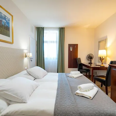 호텔 Volf Přeštice