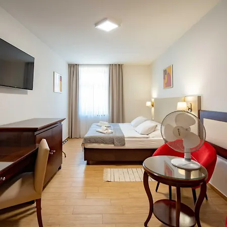 Volf Hotel *