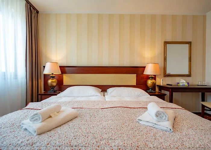 Volf Hotel *
