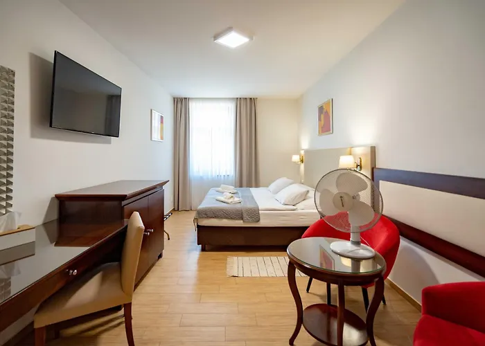 Volf Hotel *
