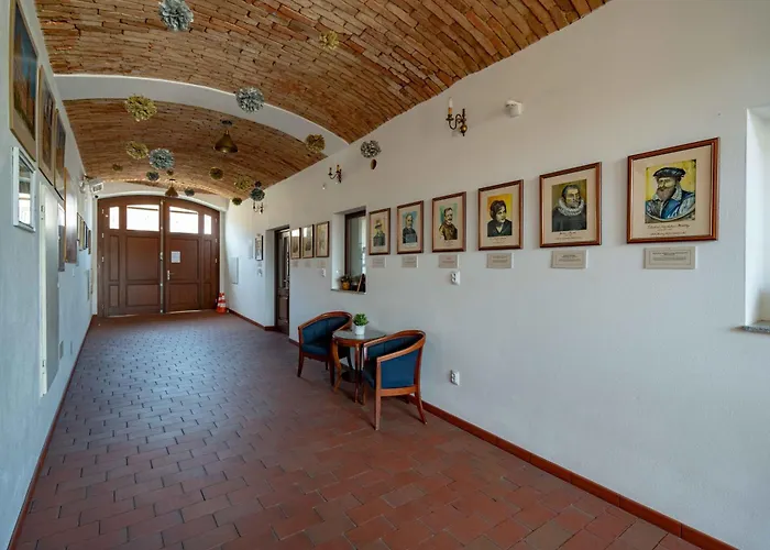 Volf Hotel *